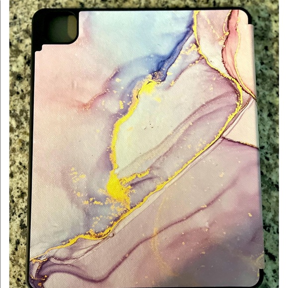 Beautiful pink marble case for iPad Pro 12.9 for 5th generation - Picture 2 of 3